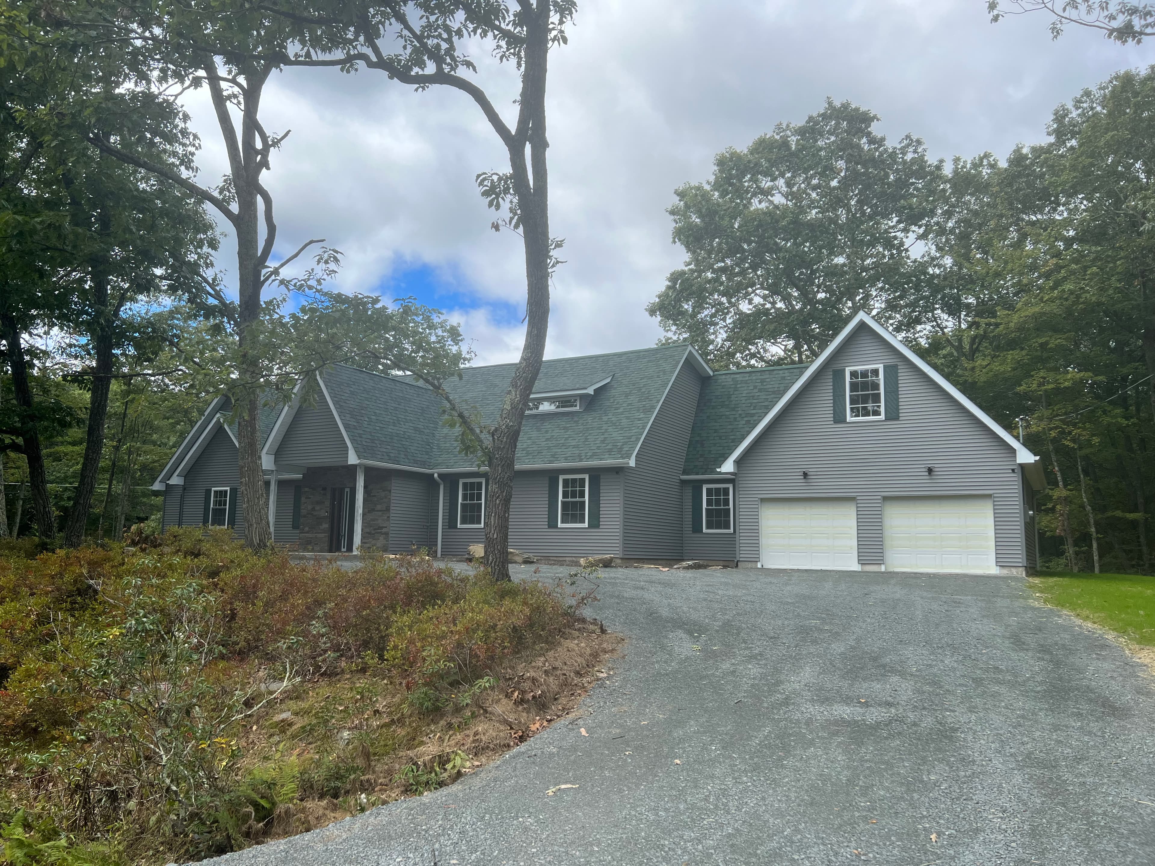 801 Maple Ridge Ct, Lords Valley, PA